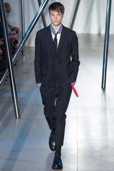 Look 19